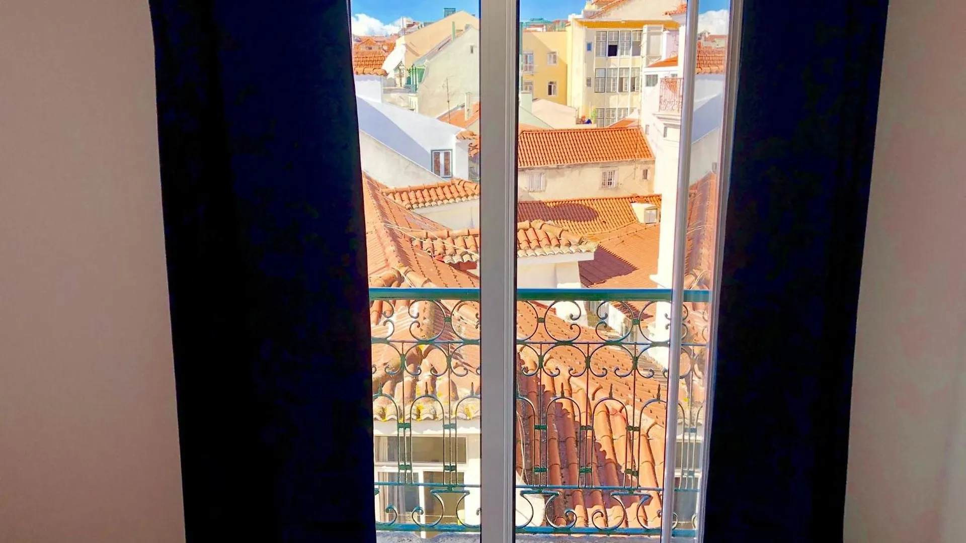 Room In Apartment - 2Lisbon Downtown Private Bedroom River View Portugal